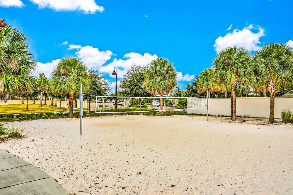 Well-stocked Home With Game Room, Enclosed Pool, Patio, & Child-friendly Items
