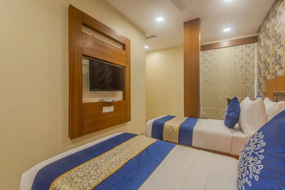 OYO 9996 Hotel Arton Suites