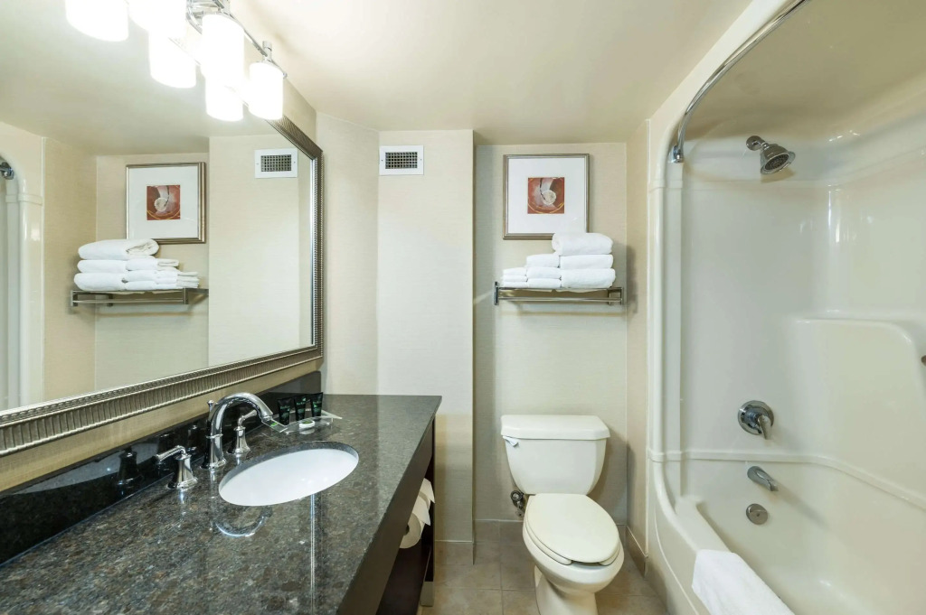 Allure Hotel & Conference Center