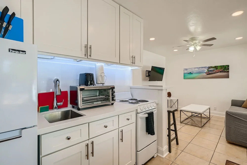 Singer Island Inn