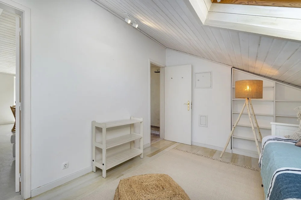Stylish Sunny Penthouse Near Cascais Center & Greenspace