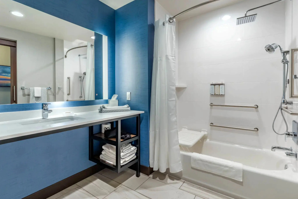 Holiday Inn Express Bettendorf - Davenport NE by IHG