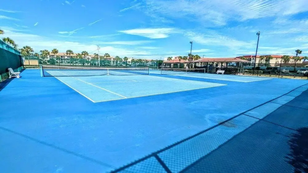 St Augustine Beach Retreat~ Oceanfront Resort 2 Pools Hot Tubs Pickleball, Trolley!