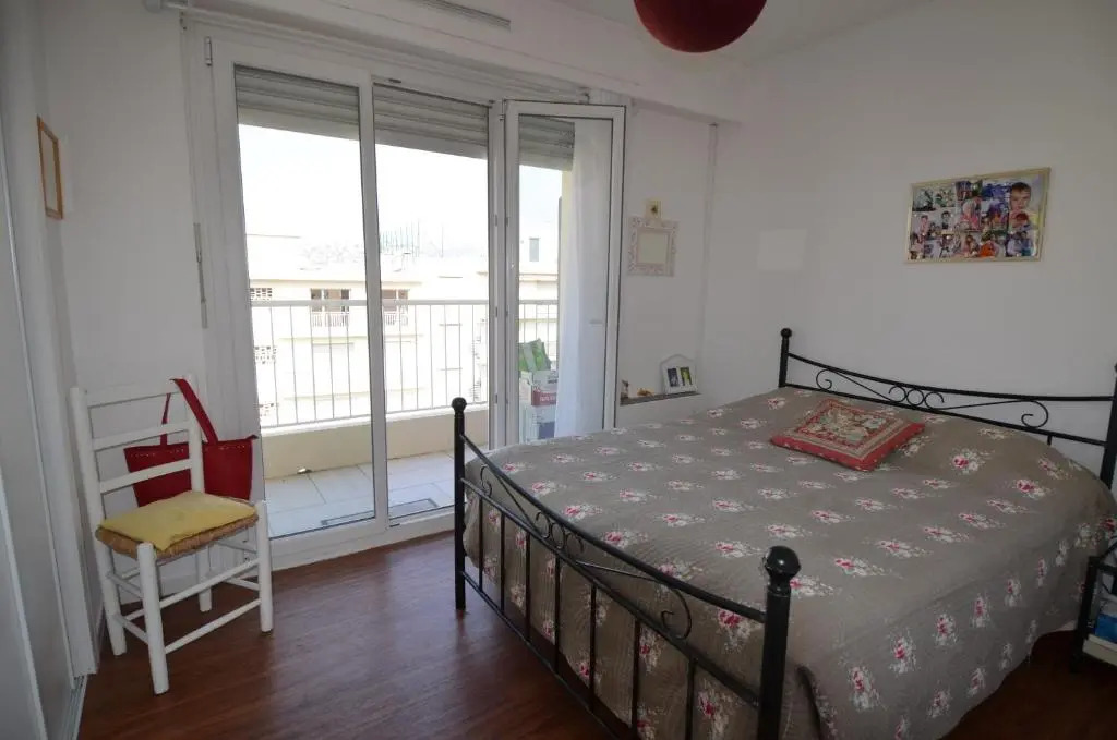 Appartement 4 personnes avec terrasse et parking le port de Nice