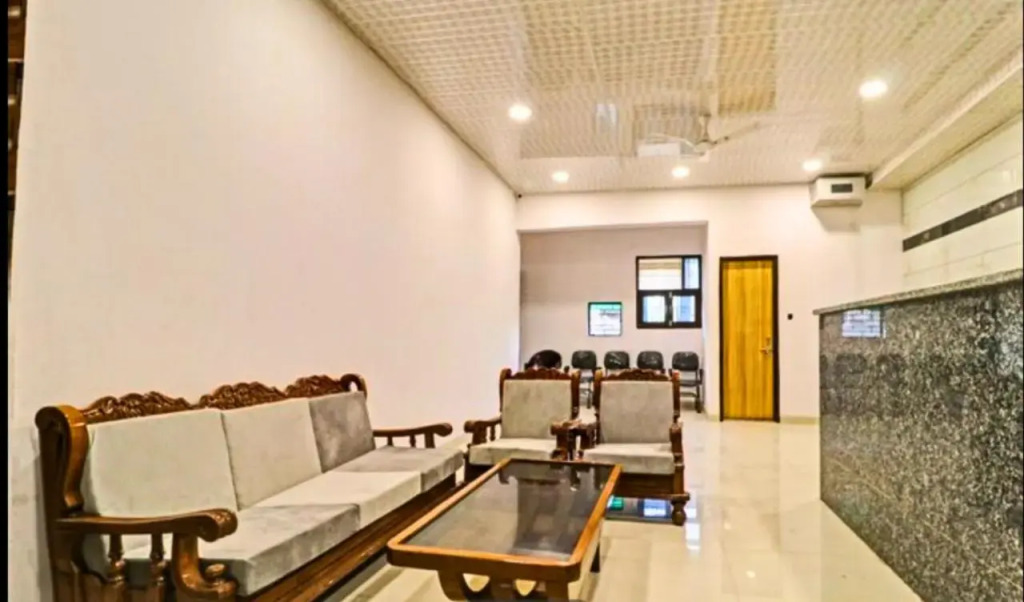 Qotel Hotel Peeragarhi