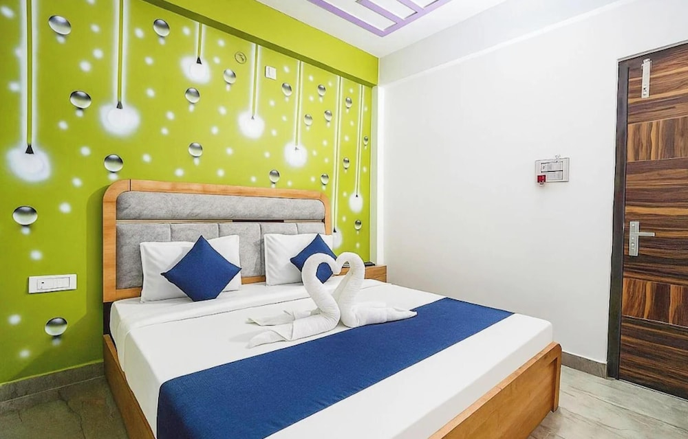 Hotel M-I-N-X Radhika Palace Ayodhya