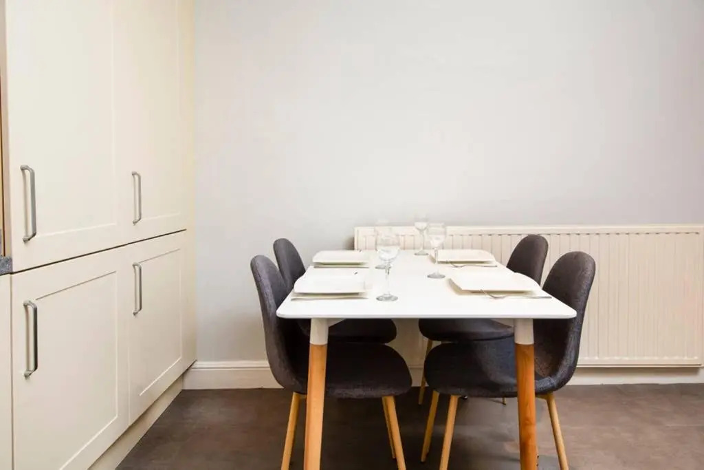 Clifton Spacious 3 Bed Apt & Parking - Simplycheckin