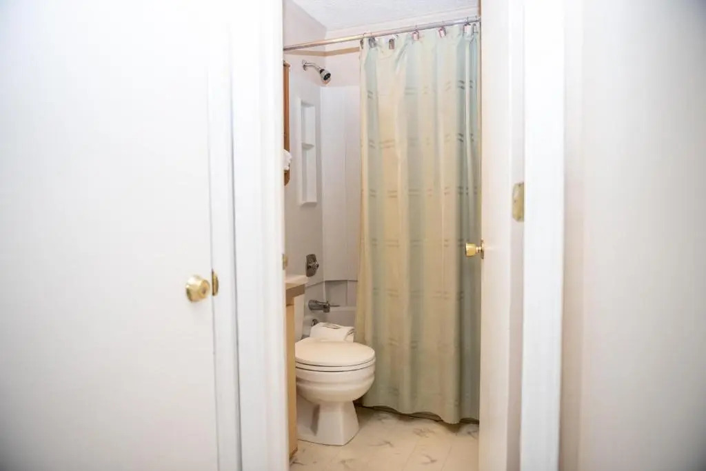 Stroll to Slopes, Village Area, Ski in-out MtLodge 322