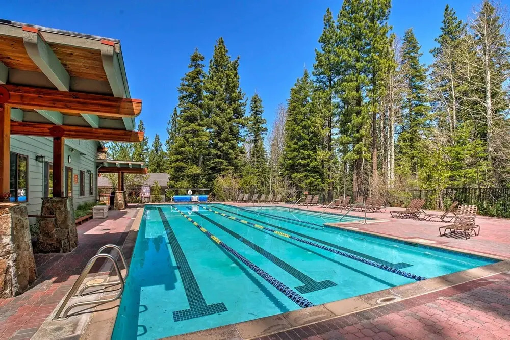 Hot Tub & Ski Shuttle: Northstar Resort House