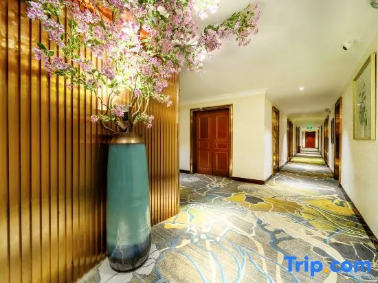Holiday Inn (Fuyang Yingzhou District City Normal College)
