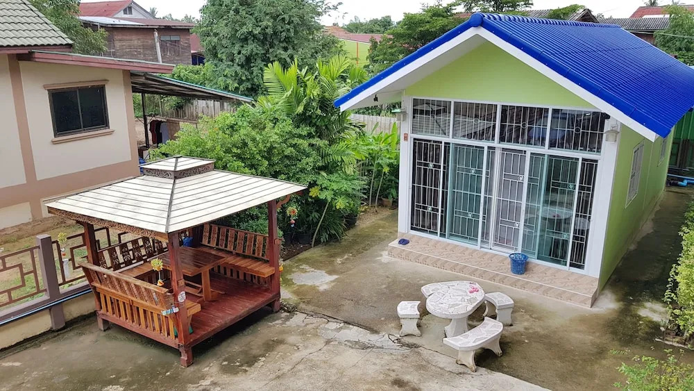 Tossawan Guesthouse