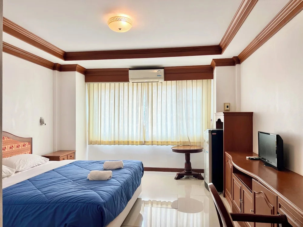 Naya Park View Hotel