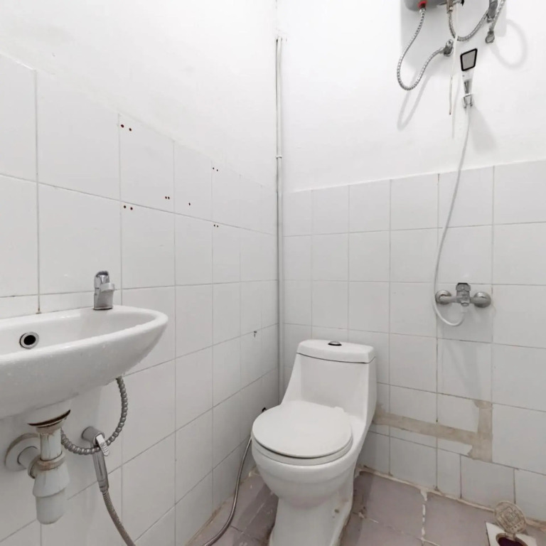 RedDoorz Plus near Kepri Mall