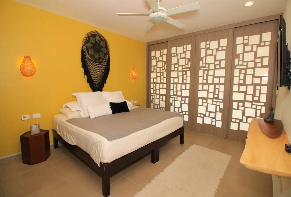 Desirable 1 BR Condo at Solea by Happy Address