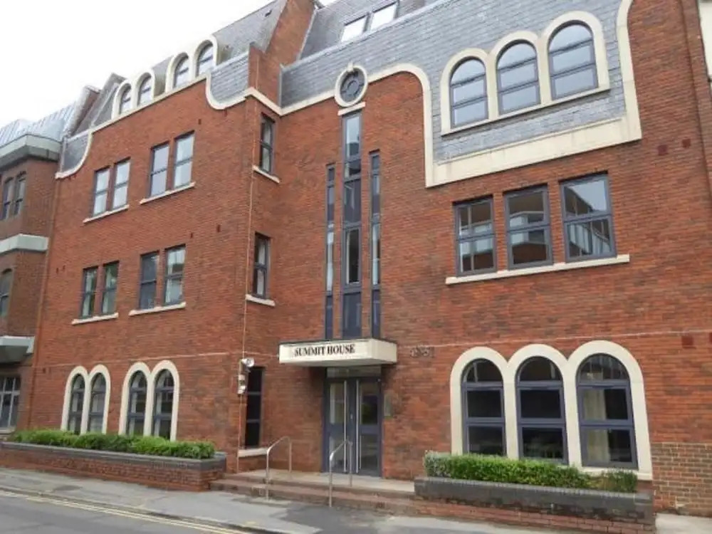 Select Serviced Accommodation - Summit House