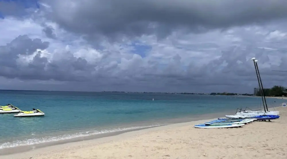 3 Apartments Steps to Beach Free Breakfast