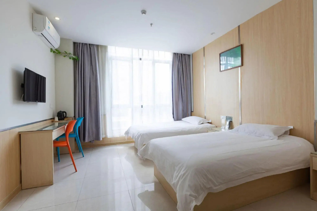 Yibai Liangpin Hotel (Shanghai Pudong Airport Store)