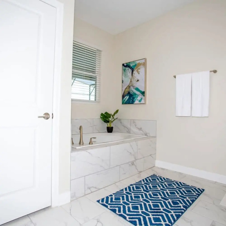 4577 Stunning 7BD Home