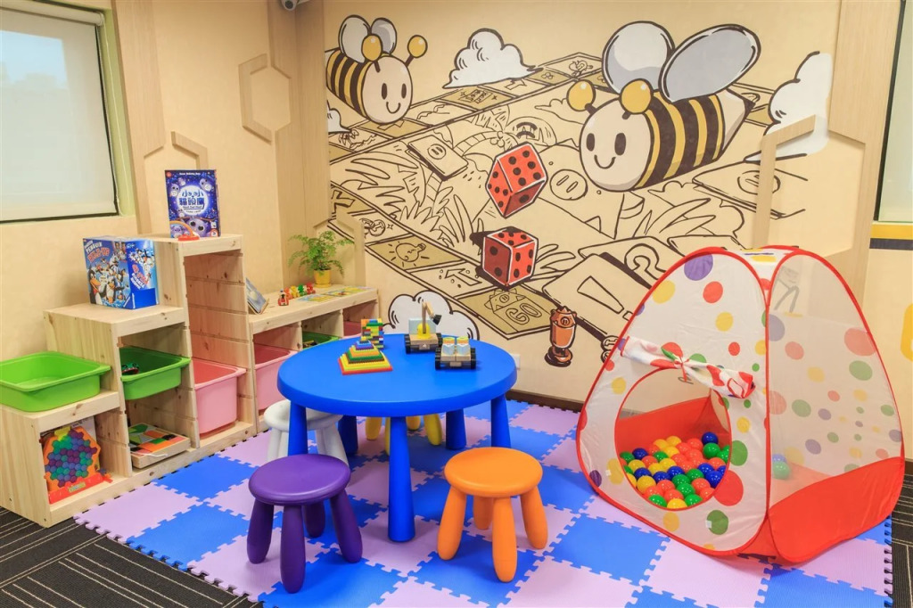Bee House by Cosmos Creation - Taipei Main Station