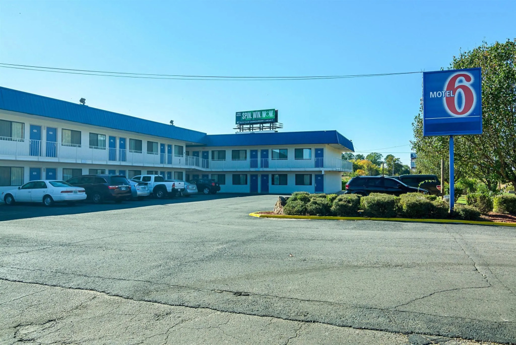 Motel 6-Russellville, AR