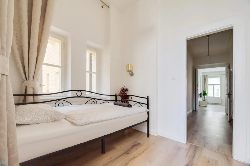 Charles Bridge - 3 bedroom Apartment - Old Town