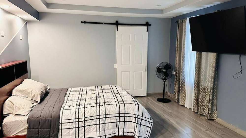 3 bed 2 Bath 15 min From Airport