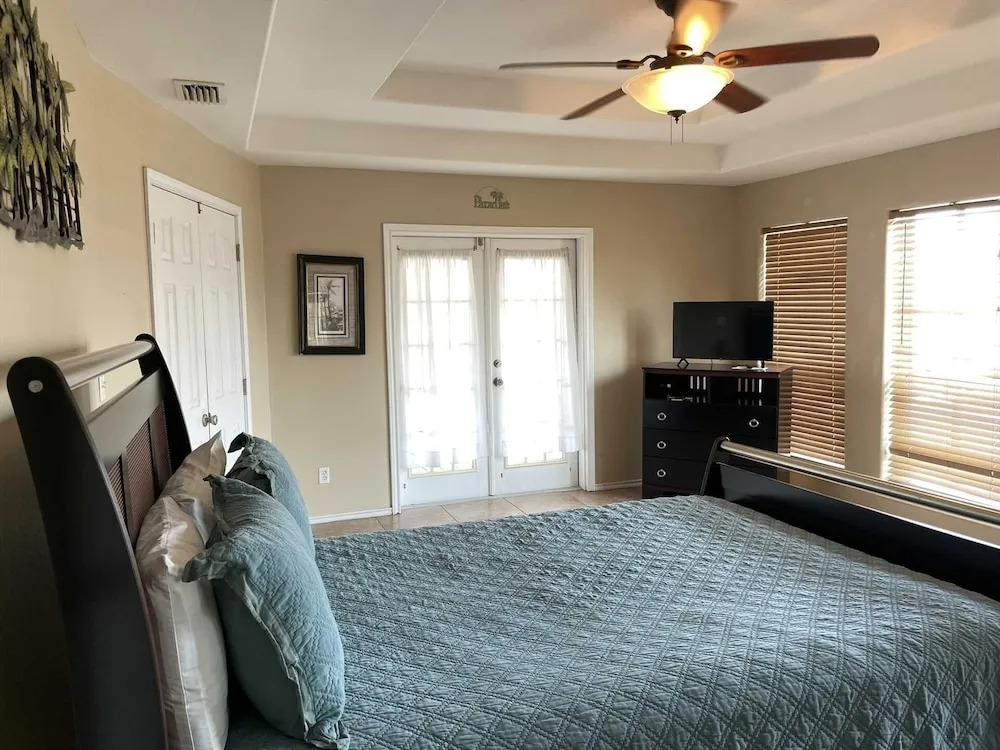 126 E Pike 4 Bedroom Home by RedAwning