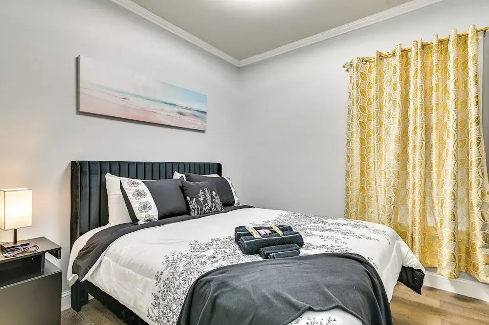 Walk to Park: Modern Apt 2 Mi to Union College!