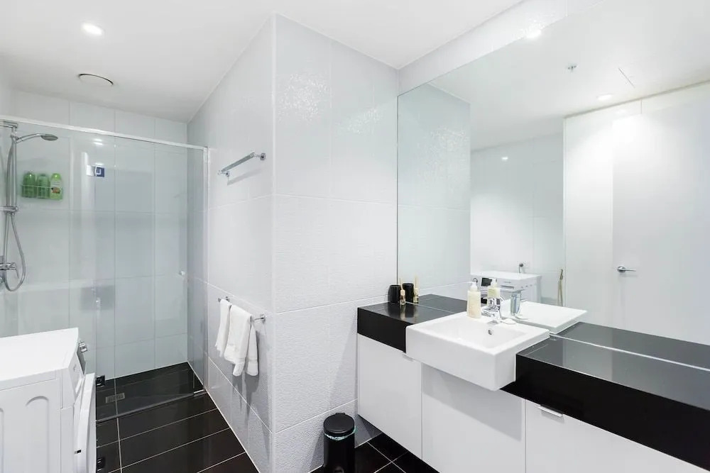 SONYA, 2BDR Southbank Apartment