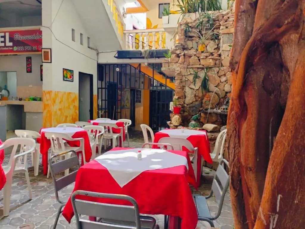 Hotel Plaza Confort Inn