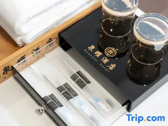Quanyao Hotel (Jinan West Railway Station Shandong International Convention and Exhibition Center)