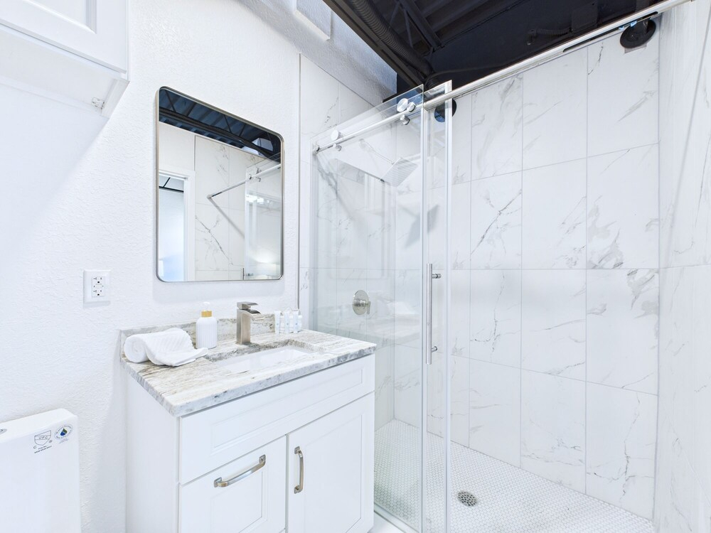 Modern Loft w Launch Views Near Beach -unit 208