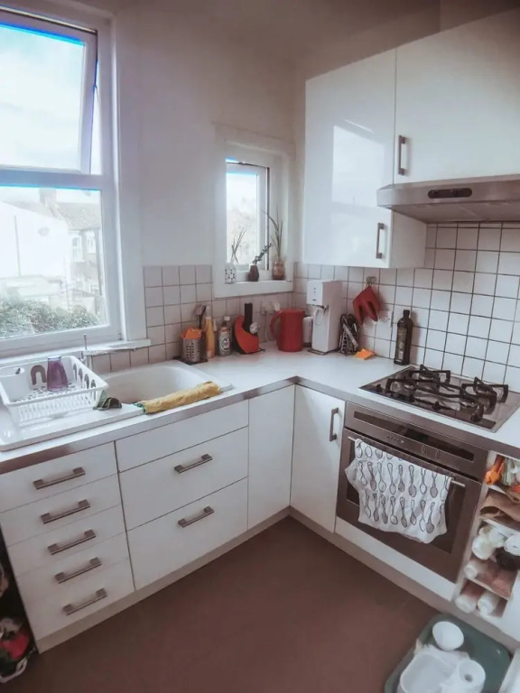 2 Bedroom Flat w Office in Tooting Broadway