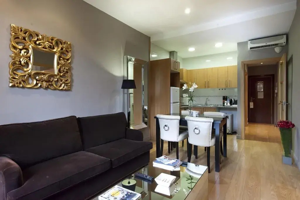 Grandom Suites