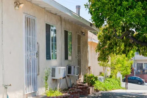 Charming 2BR Casita in Front of Park