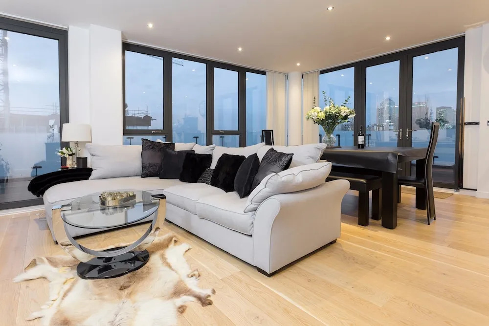 2 Bedroom Penthouse in Canada Water With Balcony