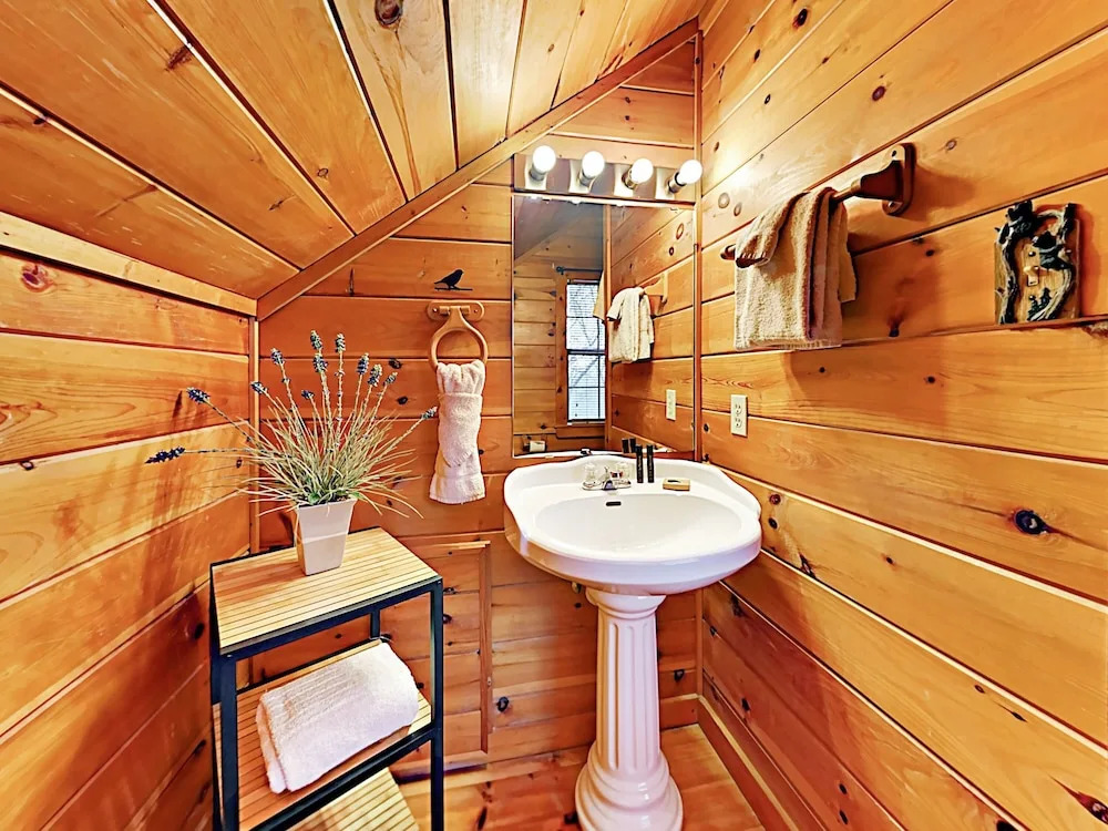 A Birds Song - 2 Br Cabin