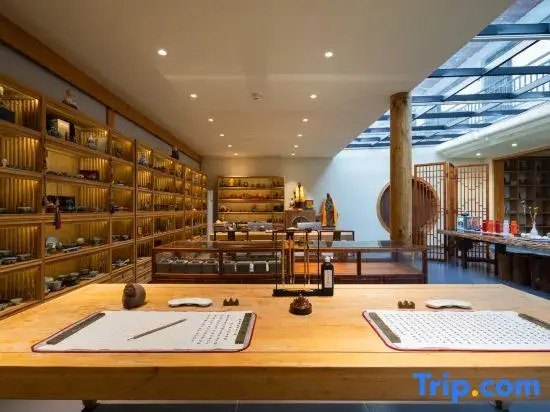 Floral Hotel · No Abode Hotel