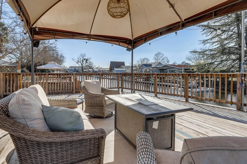 Clear Lake Gem on Canal w/ Dock: Dogs Welcome