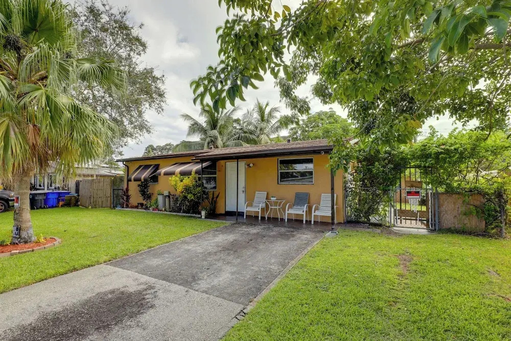 Pet-friendly Fort Lauderdale Home: 8 Mi to Beach!