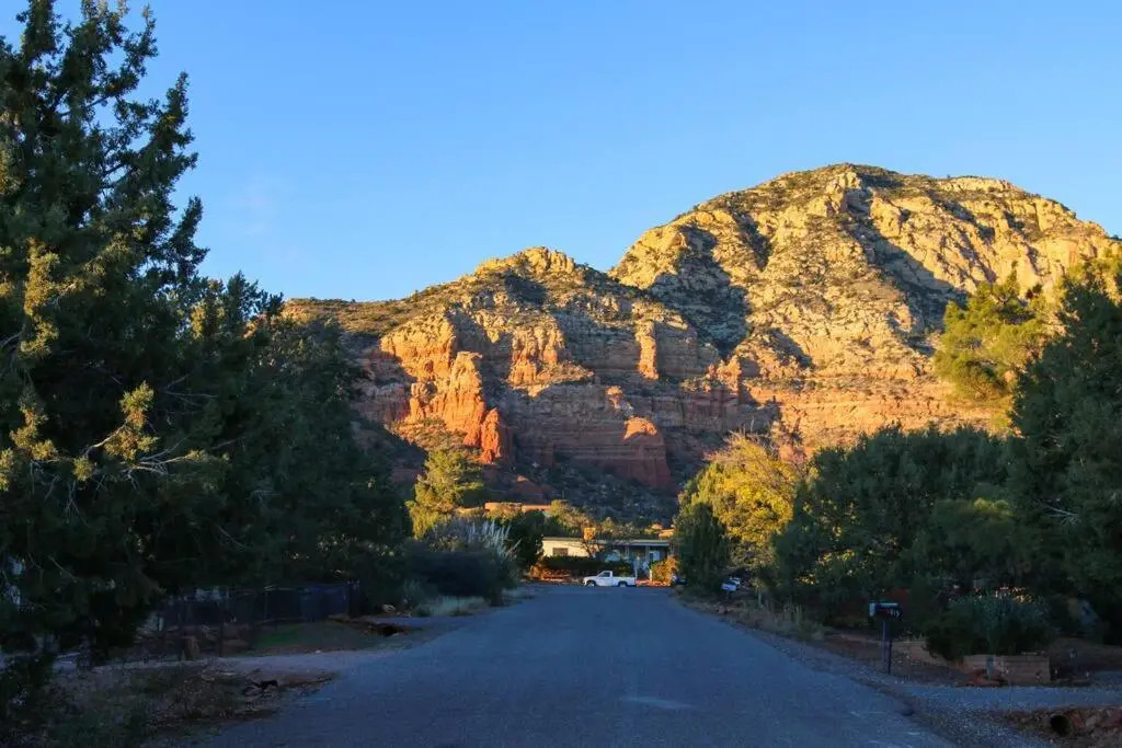 Serene 2 Bedroom! Walk to Trails! Red Rock Mountain Views!
