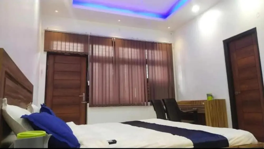 Maujis Villa Hotel & Guest House