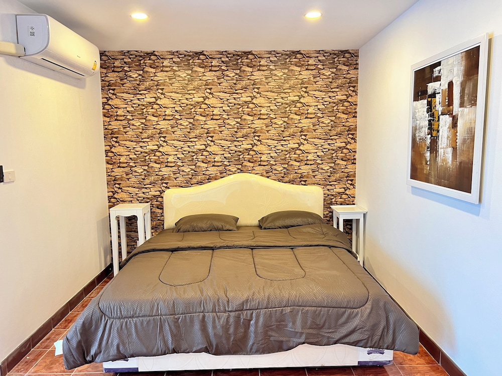 Stylish 1BR Sea-view Condo - 2 Balconies - View Talay 1 Jomtien