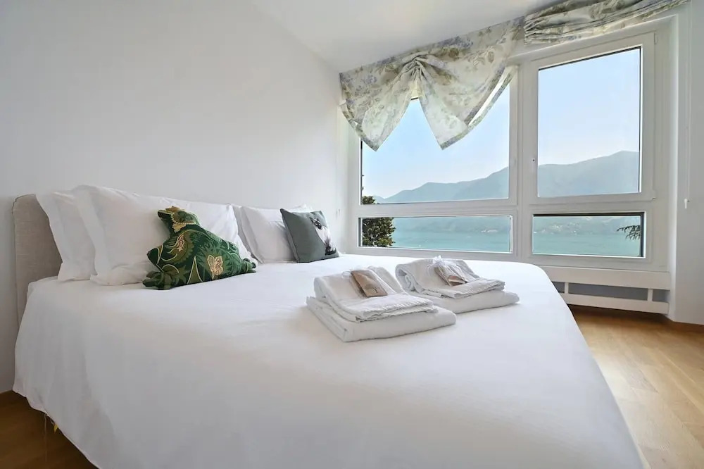 Luxury Lake View Motta Apartment in Lugano