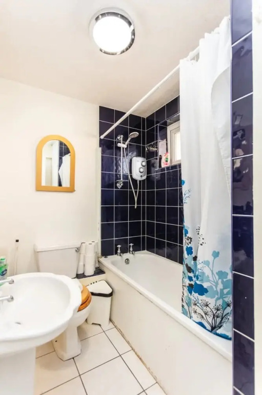Homely 2 Bedroom House in Kennington With Garden