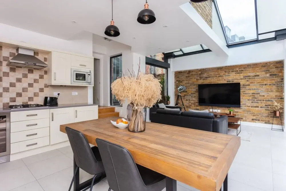 Luxury 2 Bedroom Apartment With Large Garden & gym