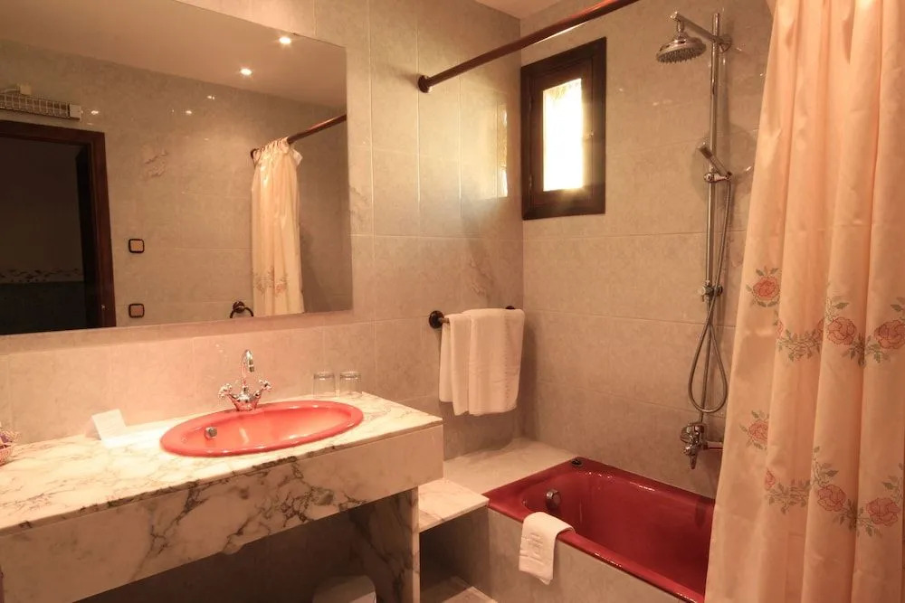 Petit Hotel Restaurante Ses Rotges - Adults Only
