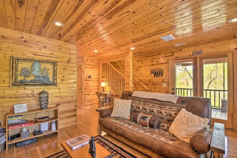 Cozy Hiawassee Cabin w/ Fire Pit & Mtn Views!