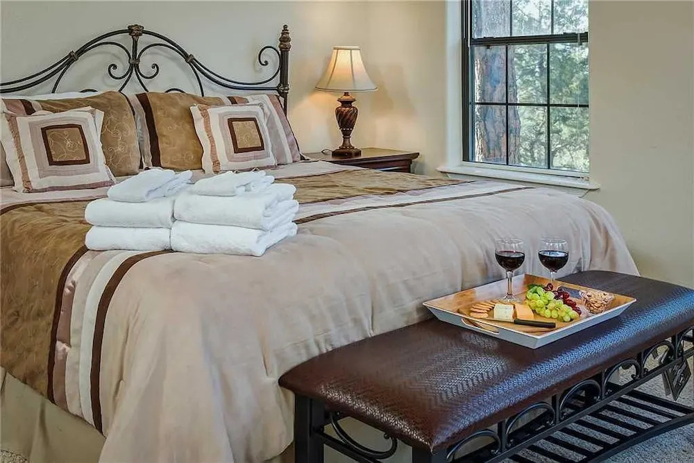 Alpine Village Lodge - Five Bedroom Cabin