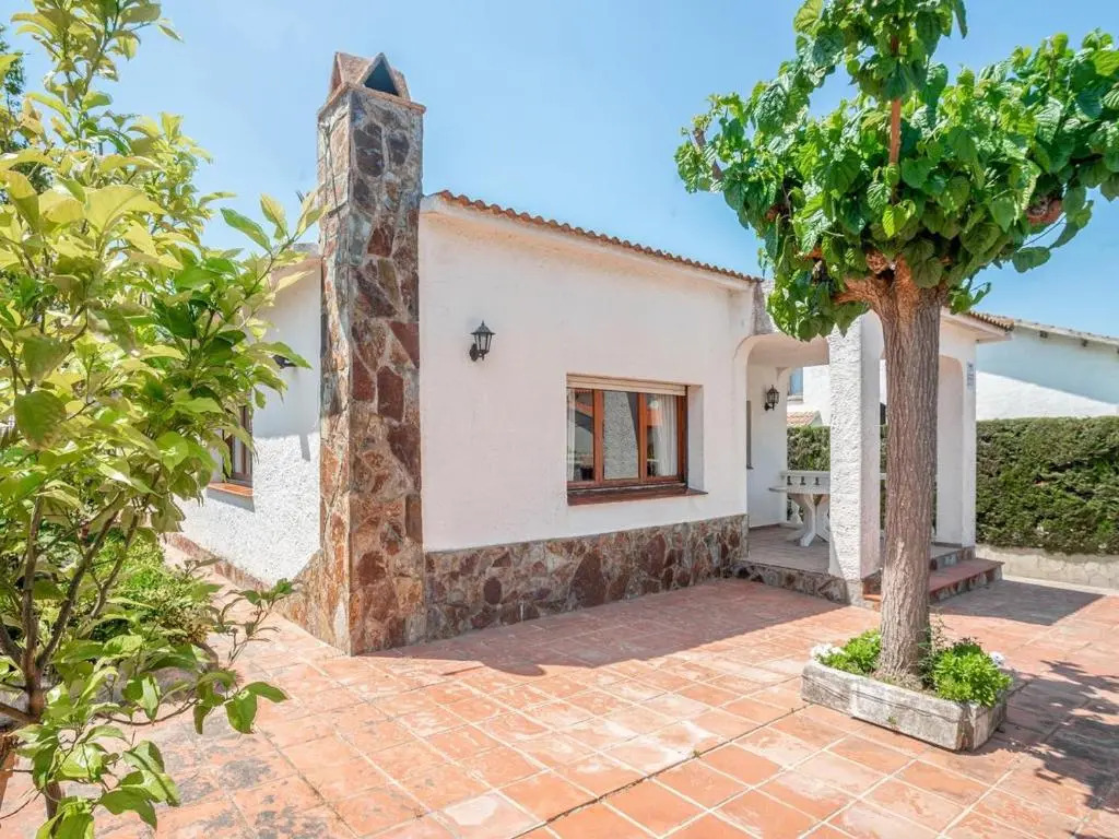 Lovely house with a huge garden